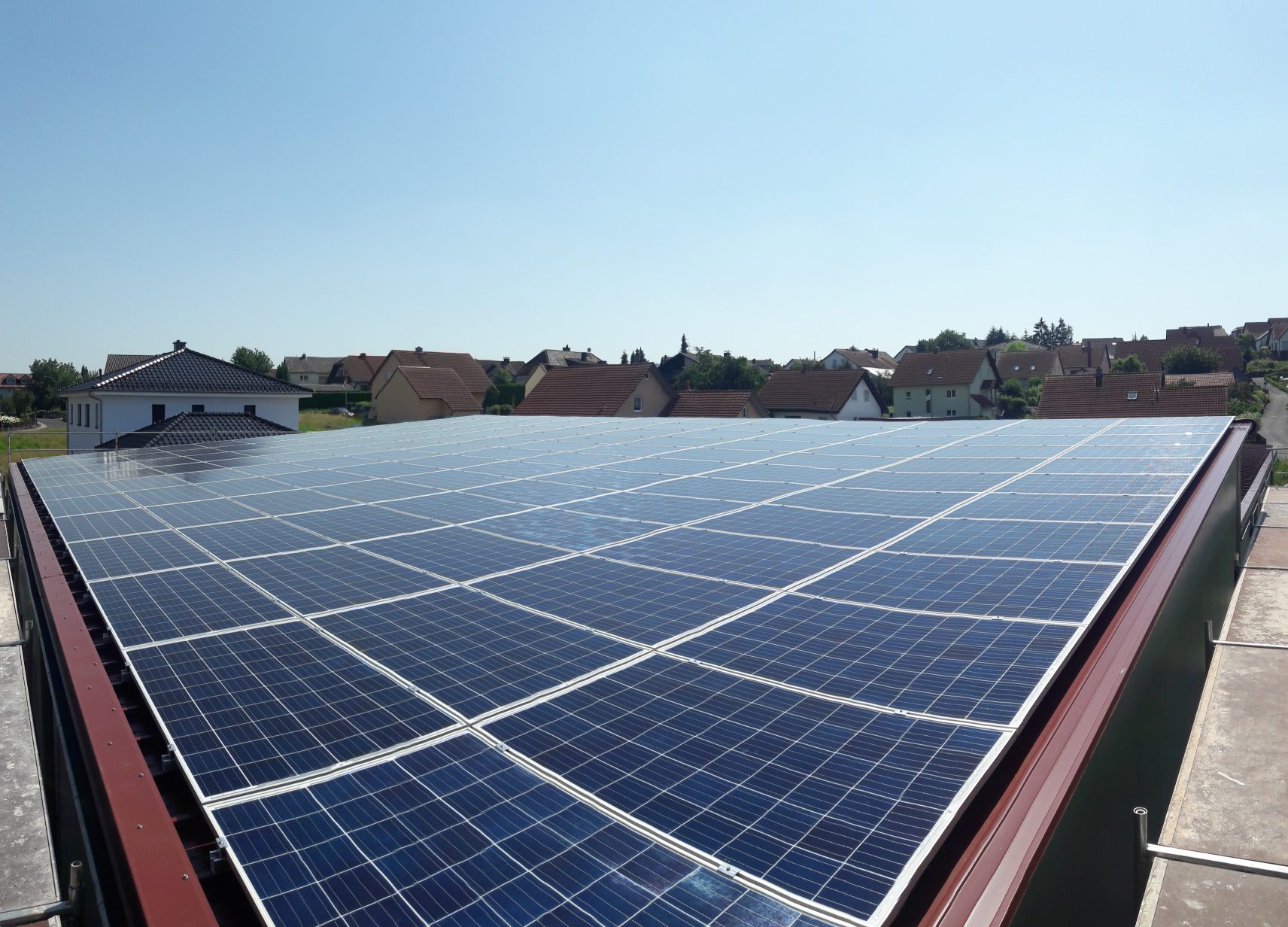 Du betrachtest gerade 39,9 kWp PV-Anlage, Selbstverbrauch, Produktionshalle