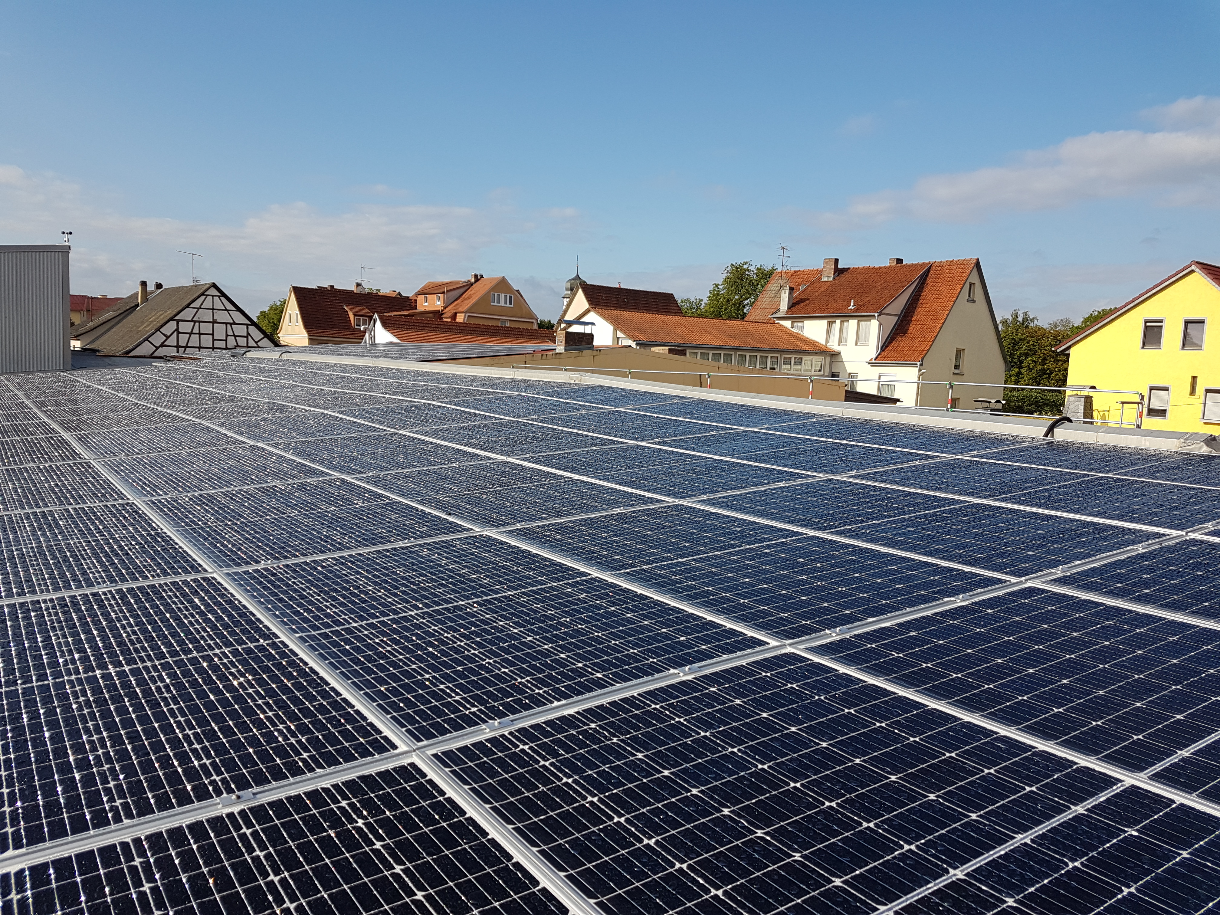 Du betrachtest gerade 230 kWp Photovoltaikanlage mit Selbstverbrauch und Direktvermarktung nach DIN 4110 (neu)