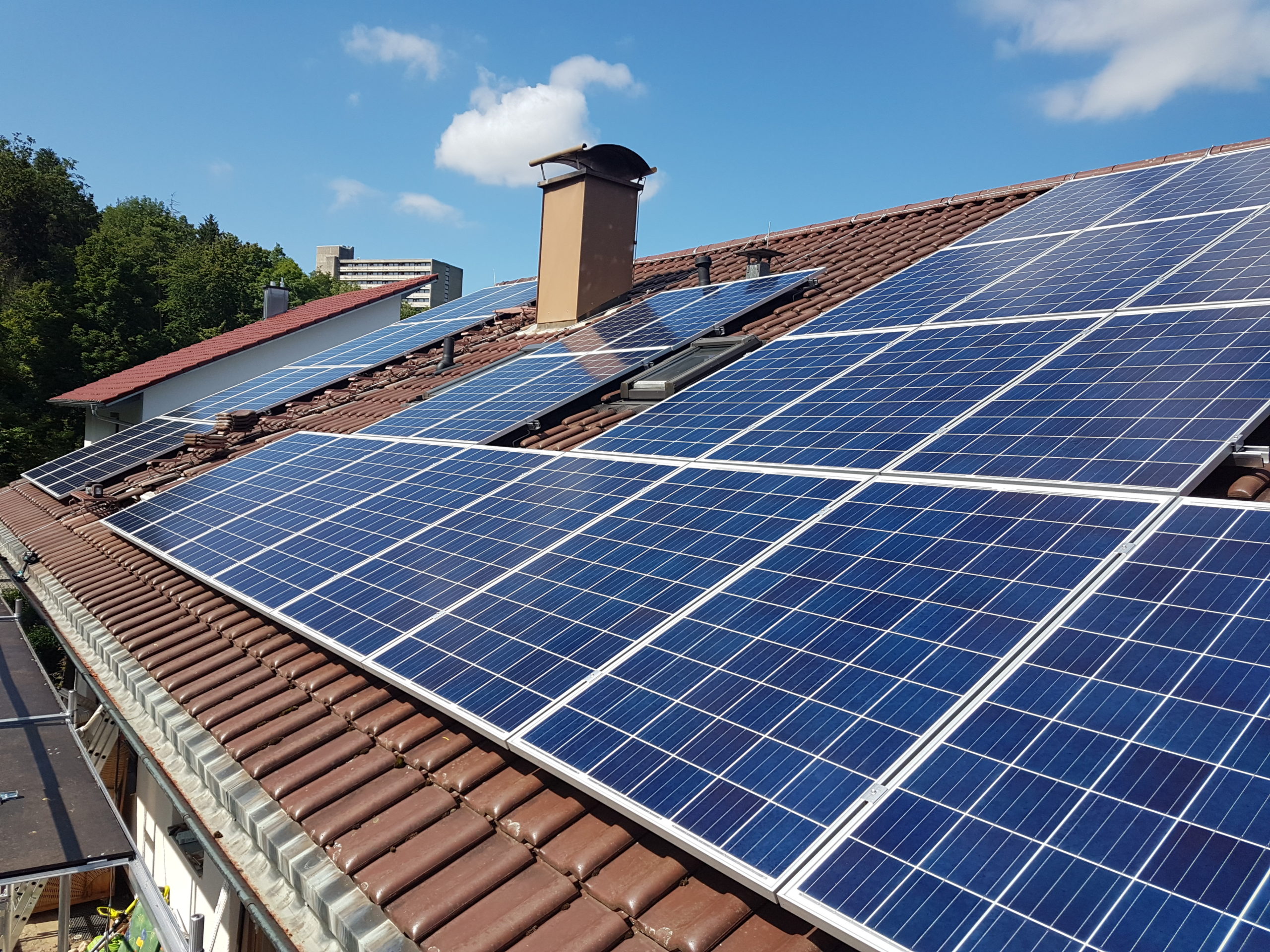 Du betrachtest gerade 9,98 kWp Photovoltaikanlage mit Delta Wechselrichter und Tesla Powerwall Speicher