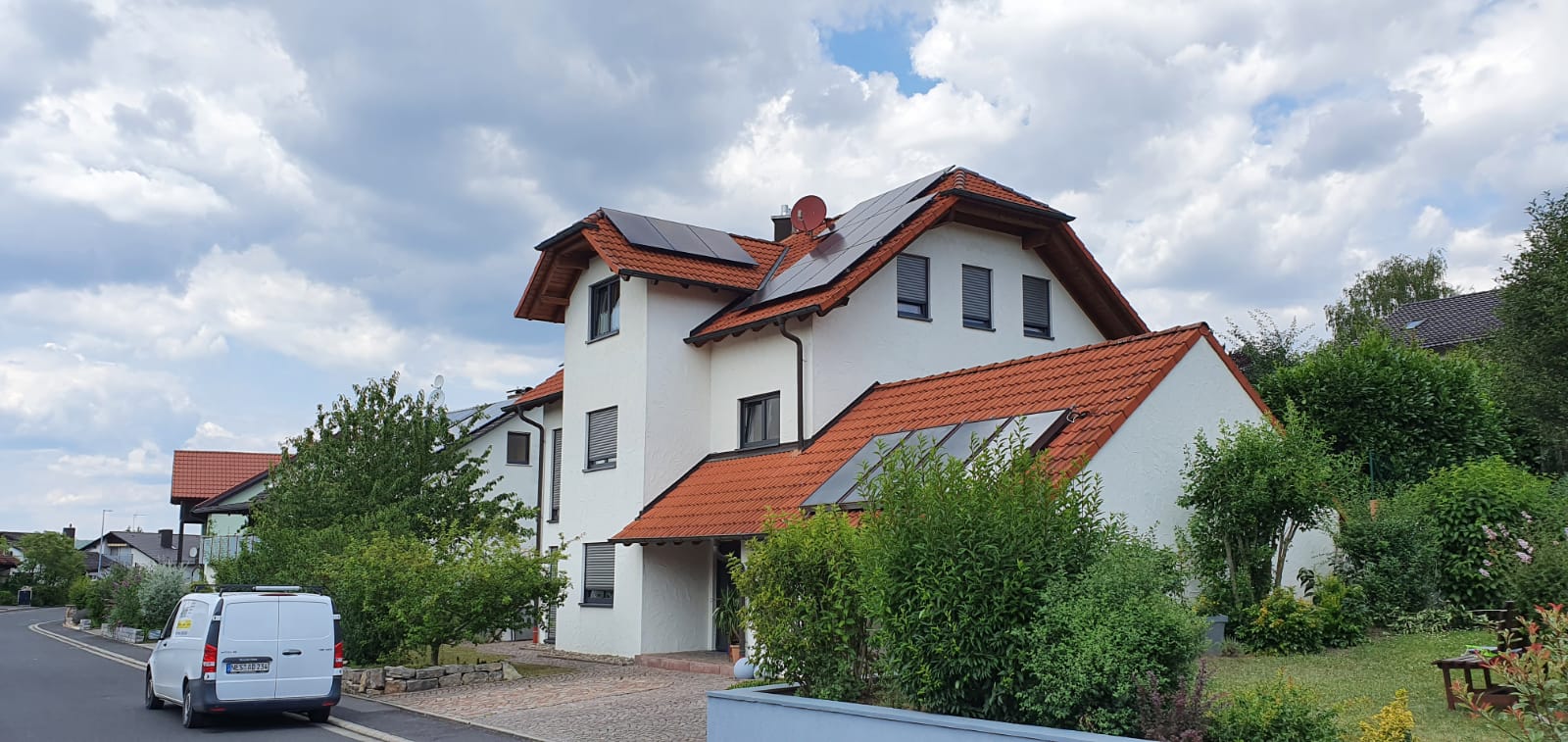 Du betrachtest gerade 7,14kWp Photovoltaikanlage mit Kostal Plenticore WR und BYD Speicherbox