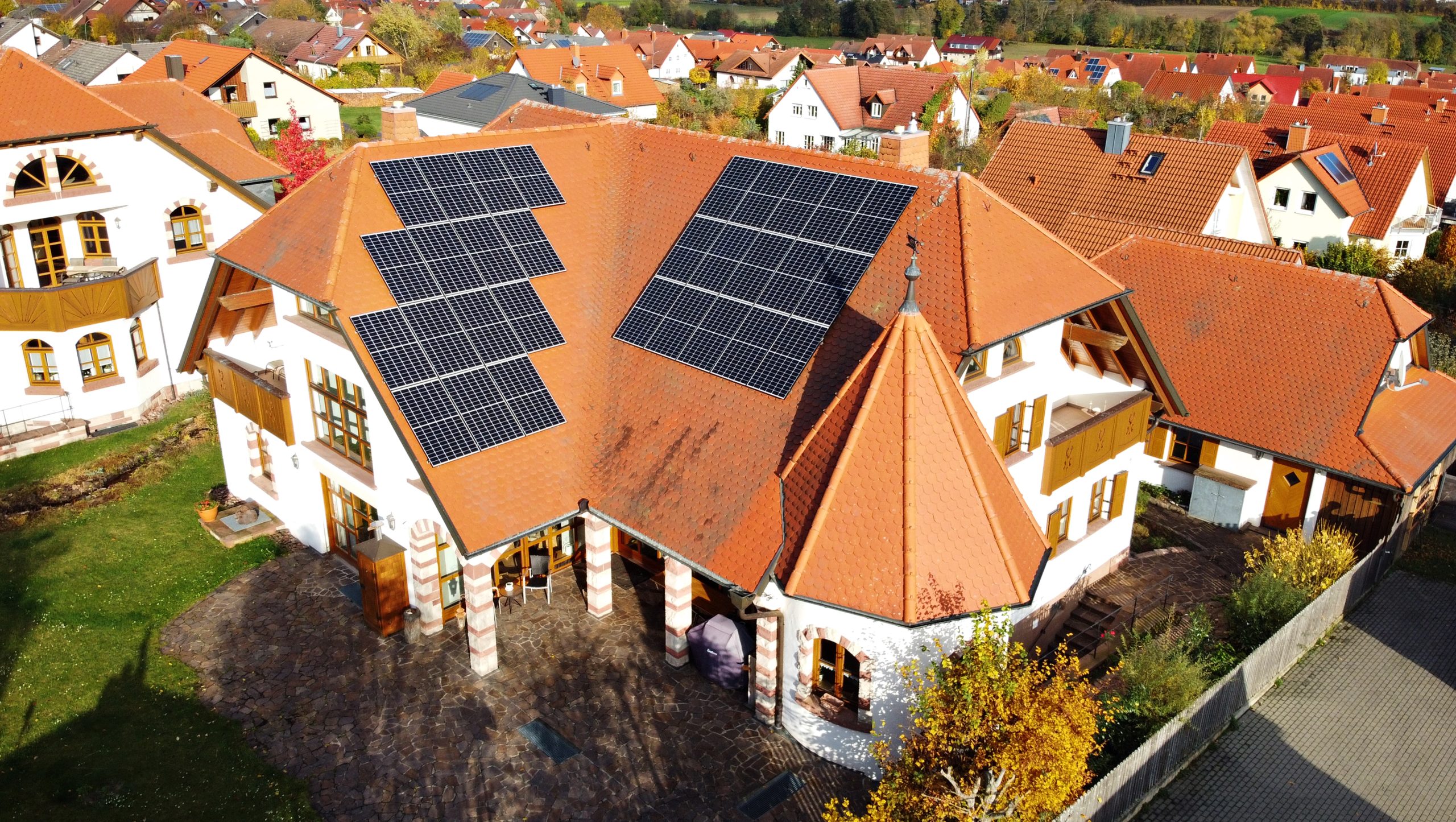 Du betrachtest gerade 9,75kWp Photovoltaikanlage mit Q.Cells Module und Huawei Wechselrichter, Selbstverbrauch