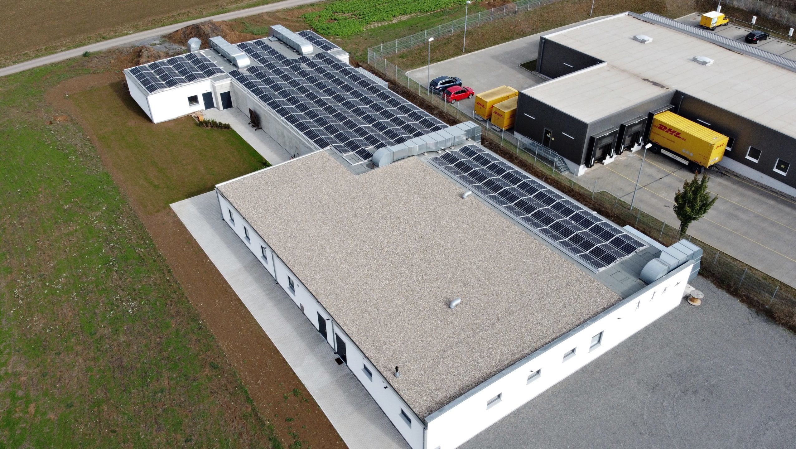 Du betrachtest gerade 99 KWp PV-Anlage mit Q.Cells-Modulen und Huawei Wechselrichter Ost-West