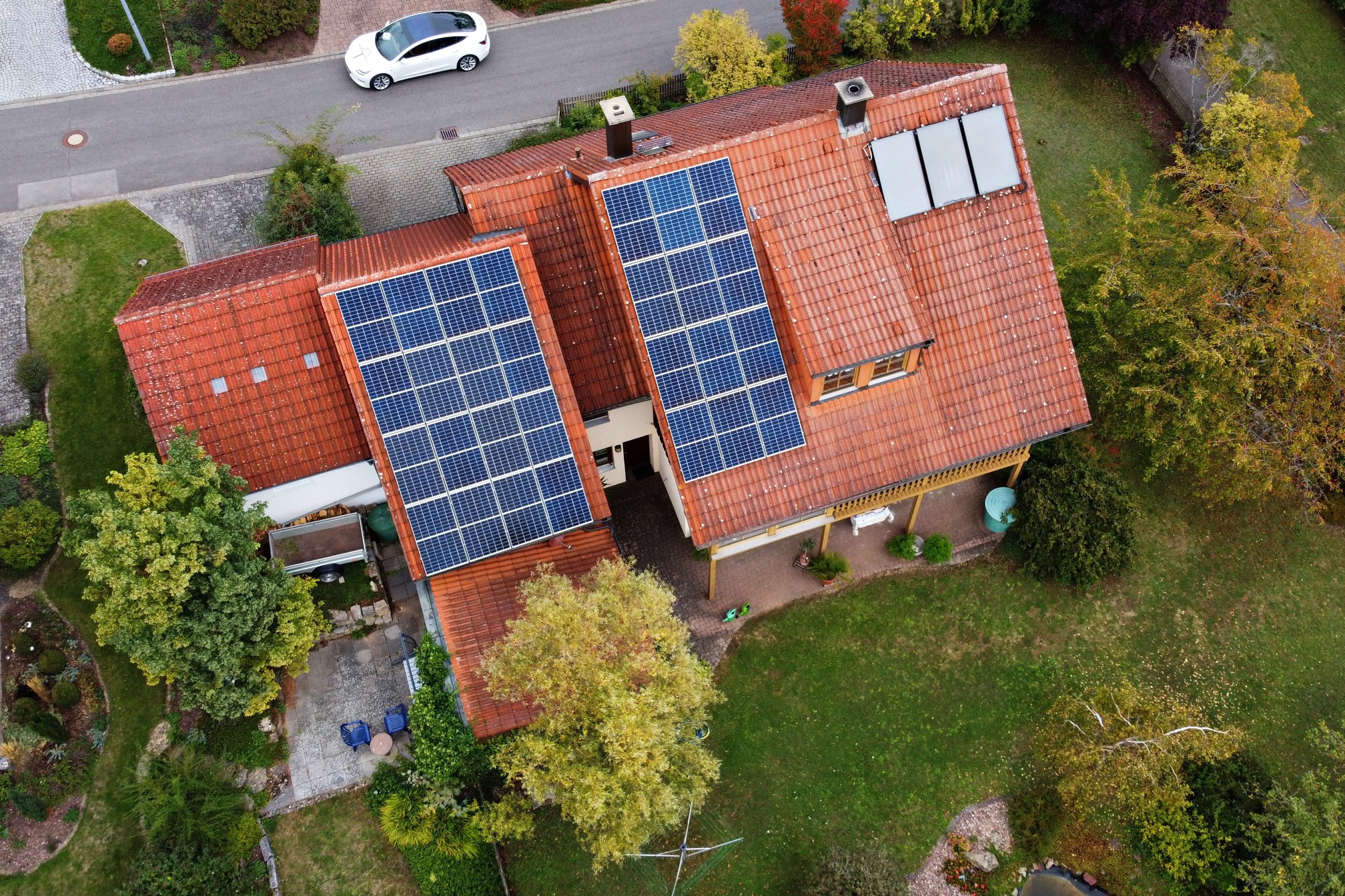 Du betrachtest gerade 9,38 kWp PV-Anlage mit JA-Solar Modulen Kostal Wechselrichter und BYD Speicher