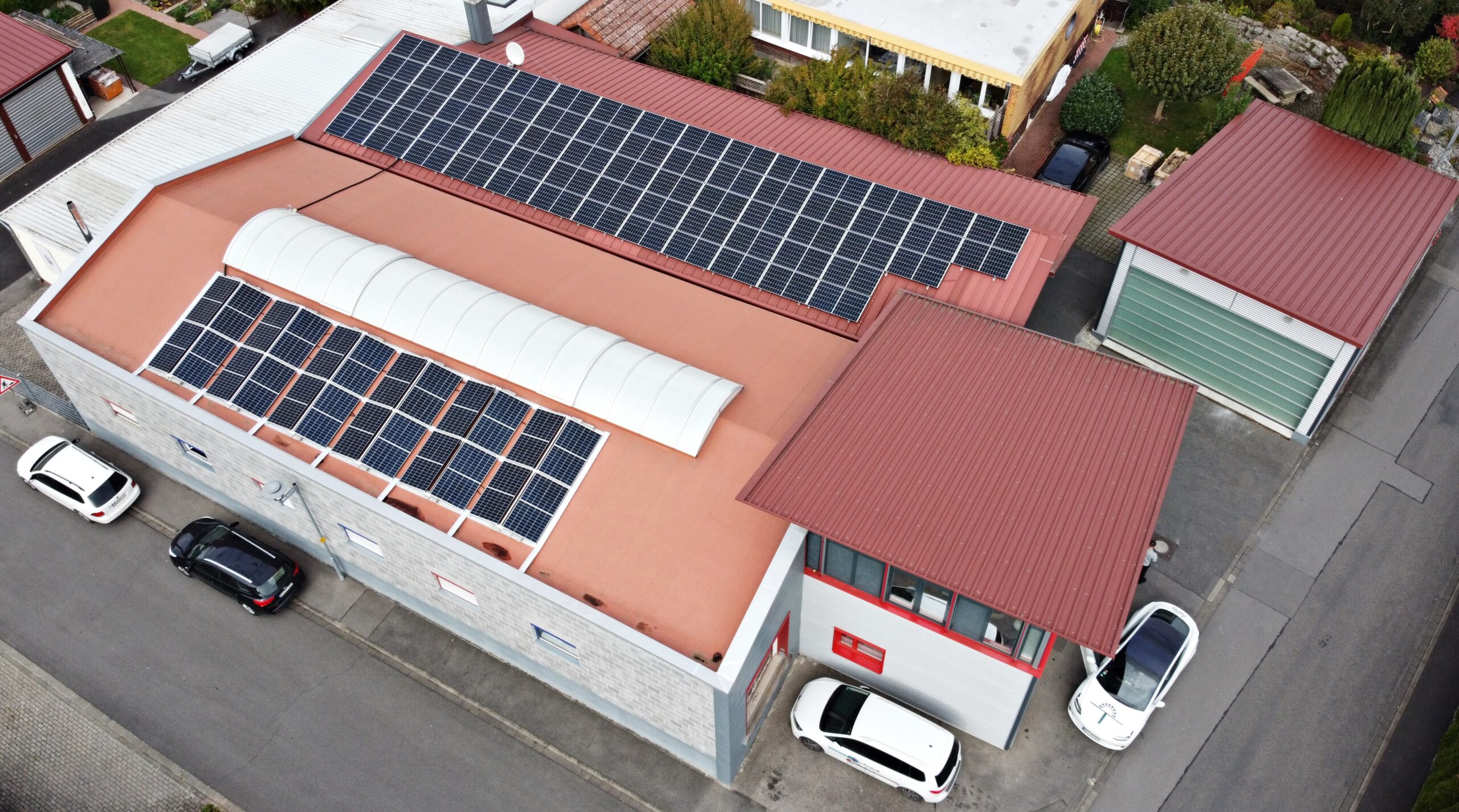 Du betrachtest gerade 29,82 kWp PV-Anlage mit Trina-Solar-Modulen und Huawei Wechselrichter.